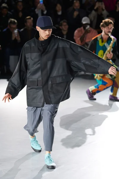 Look 15